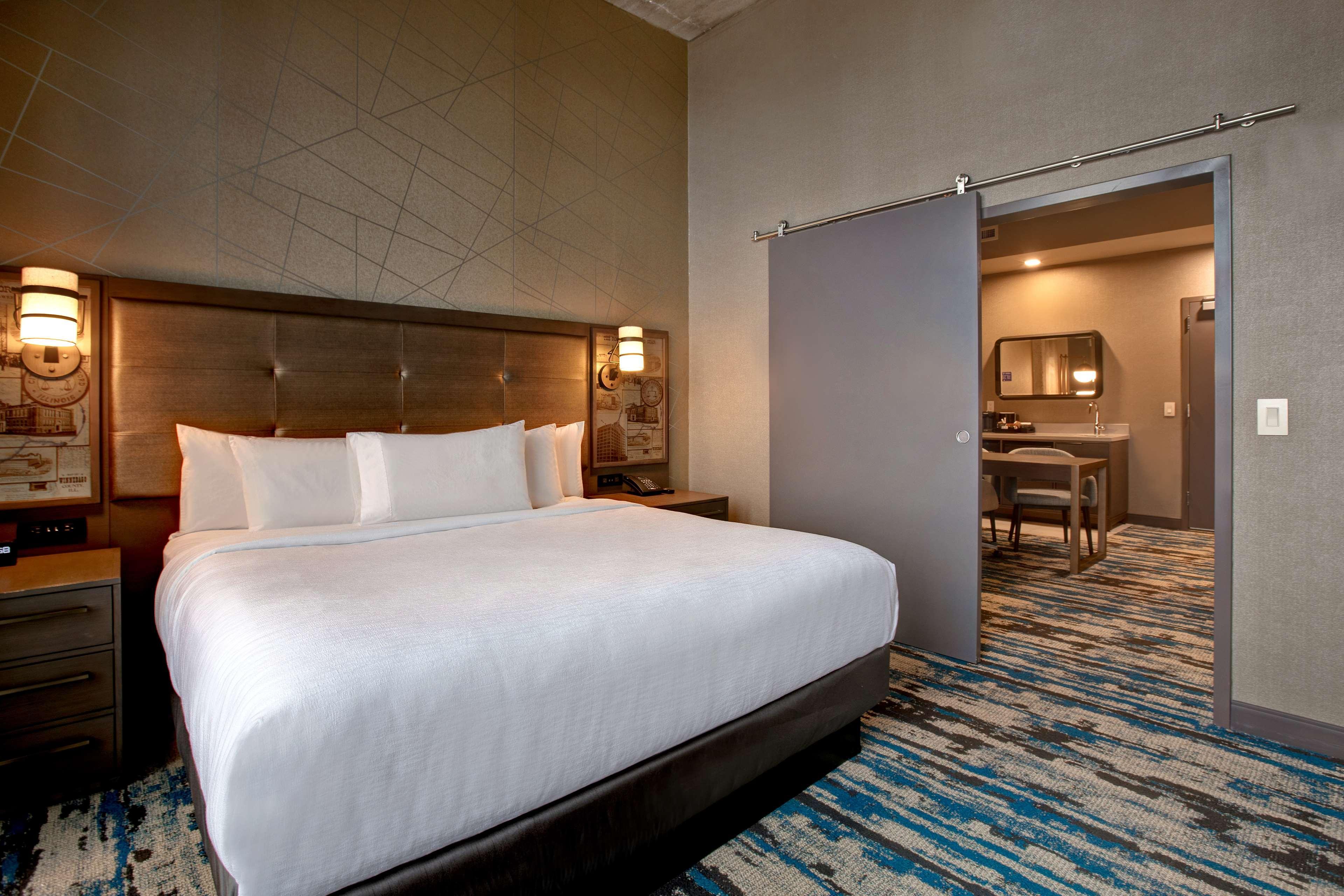 Embassy Suites By Hilton Rockford Riverfront מראה חיצוני תמונה