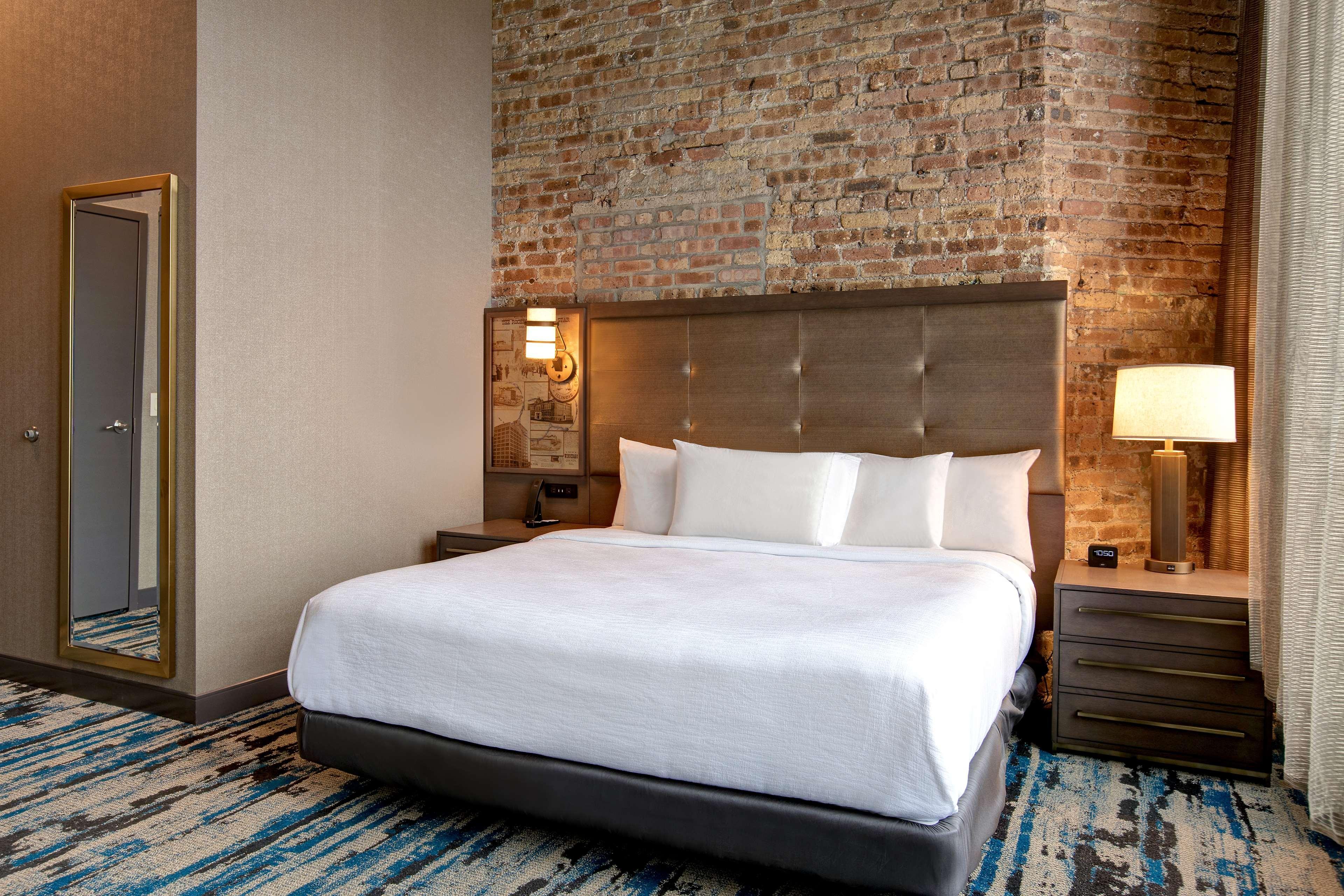 Embassy Suites By Hilton Rockford Riverfront מראה חיצוני תמונה